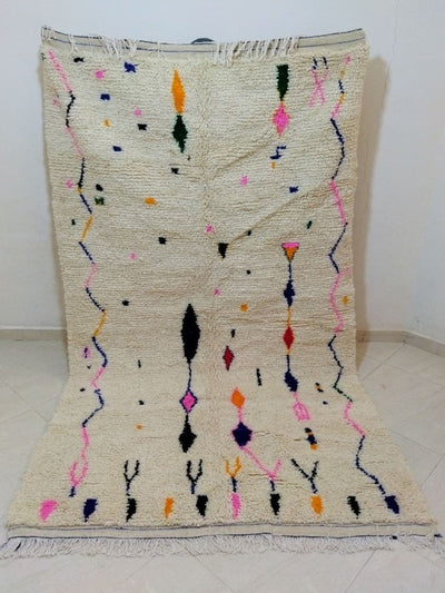 Exquisite Handcrafted Moroccan Azilal Rug with Berber Artistry in a Chic Design
