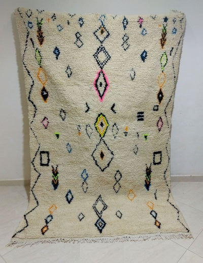 Berber Heritage Meets Style: Handmade Moroccan Azilal Rug in a Fashionable Design