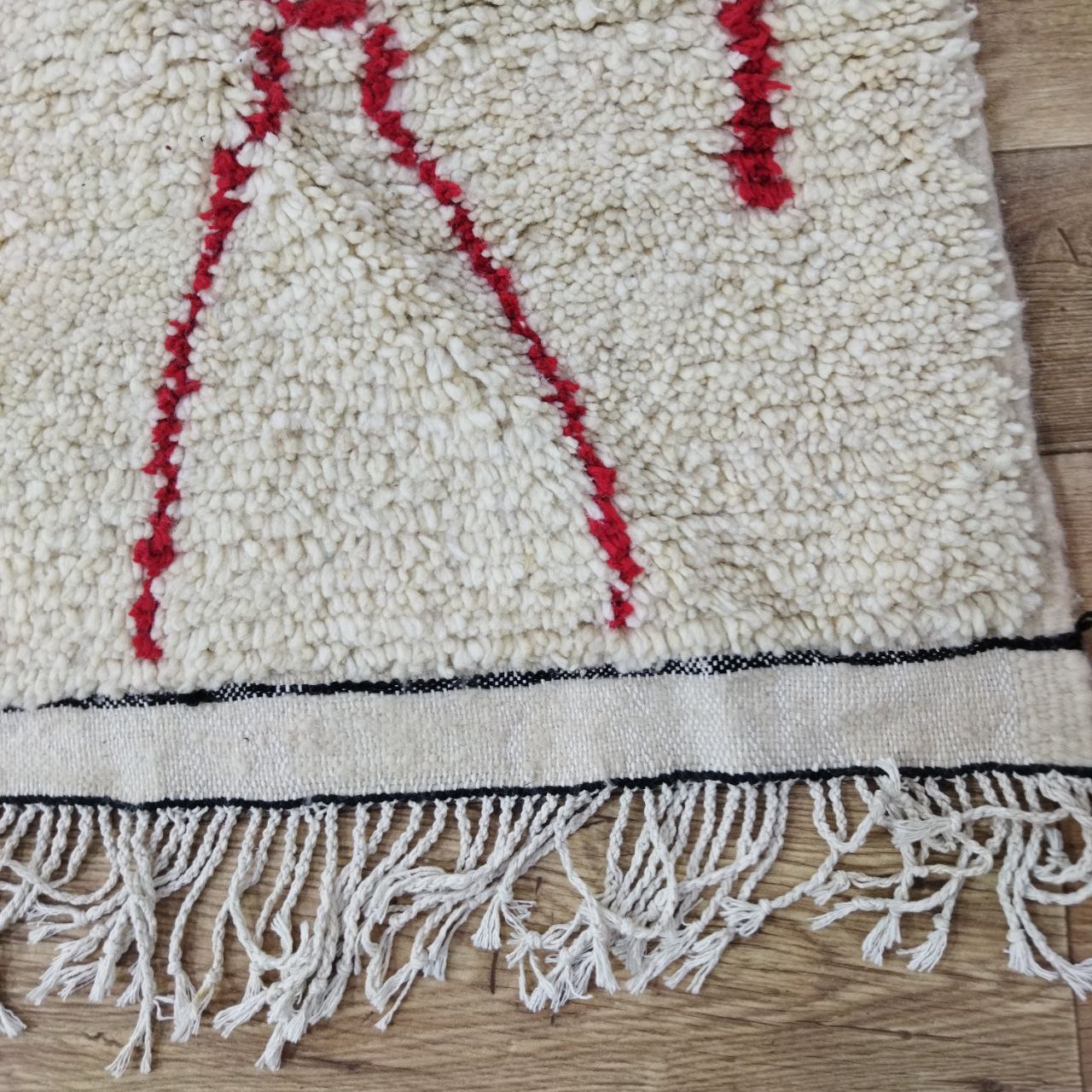 Exquisite Moroccan Berber Rugs - Discover the Artistry of Azilal in the Art of Love Style