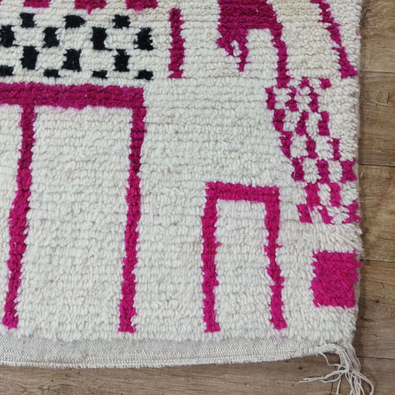 Exquisite Moroccan Berber Rugs - Discover the Artistry of Azilal in the Art of Love Style