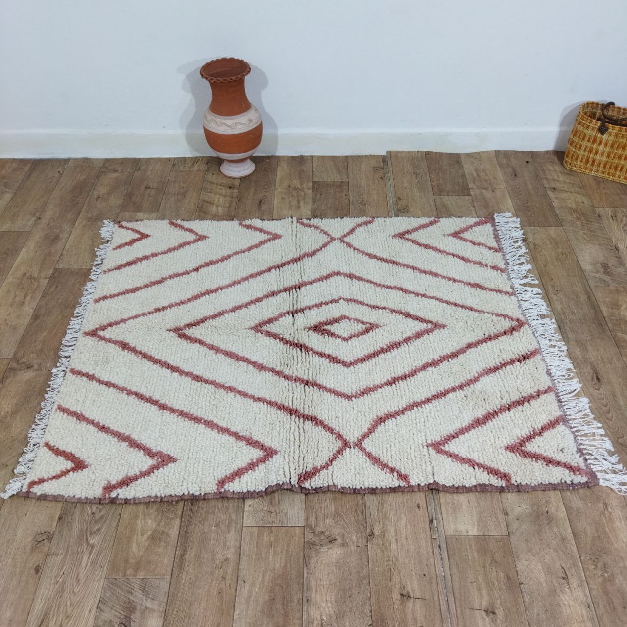Authentic White And Red Moroccan Small Rug - 4x5 Ft Wool Berber Carpet